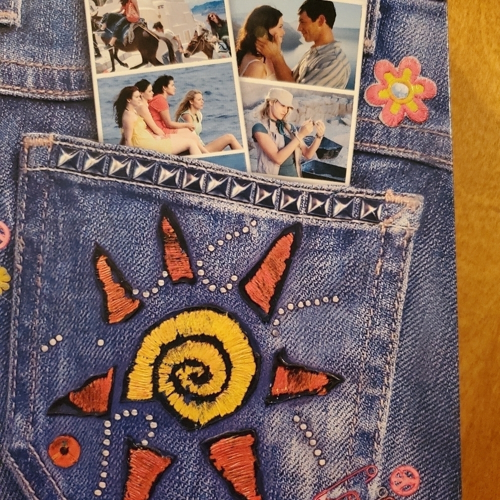 Sisterhood of the Traveling Pants 1 & 2 Limited Edition DVD With Book - Picture 2 of 7
